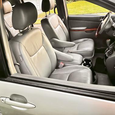 Silver 2008 Toyota Sienna XLE
