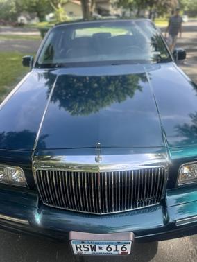 Green 1997 Lincoln Town Car Executive