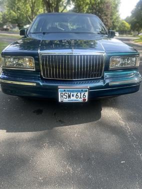 Green 1997 Lincoln Town Car Executive