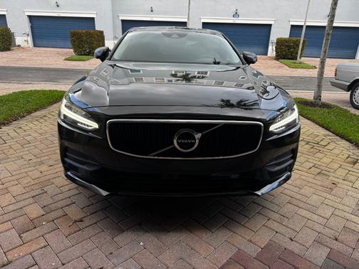 2018 Volvo S90 T5 Momentum