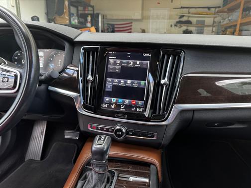 2018 Volvo S90 T5 Momentum