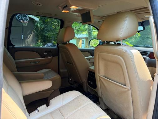 Black 2013 Chevrolet Suburban 1500 LT