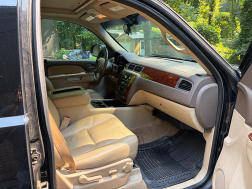 Black 2013 Chevrolet Suburban 1500 LT