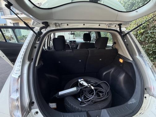 White 2017 Nissan Leaf S