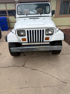 White 1992 Jeep Wrangler S