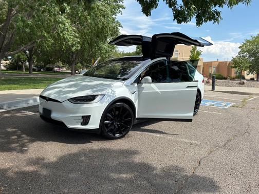 White 2018 Tesla Model X 75D