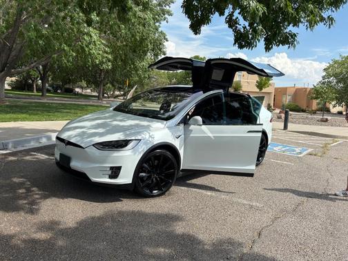 White 2018 Tesla Model X 75D