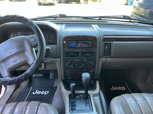 Black 2000 Jeep Grand Cherokee Limited 4WD