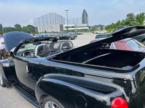 2003 Chevrolet SSR Base