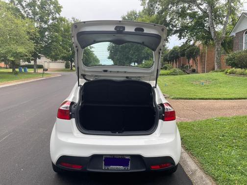 White 2014 Kia Rio LX
