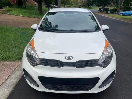 White 2014 Kia Rio LX