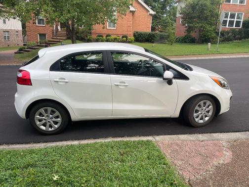 White 2014 Kia Rio LX