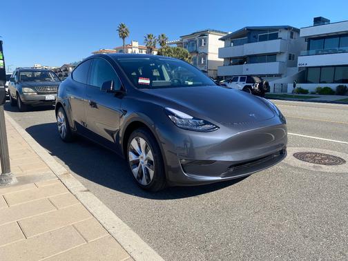 Gray 2023 Tesla Model Y Long Range