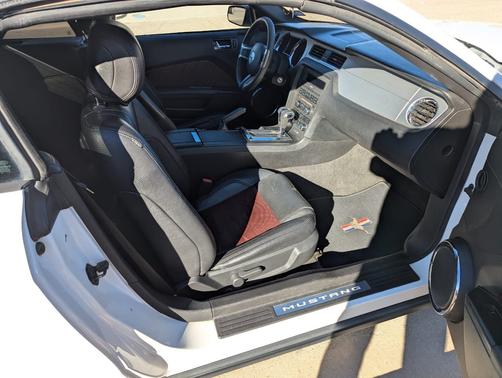 2012 Ford Mustang V6