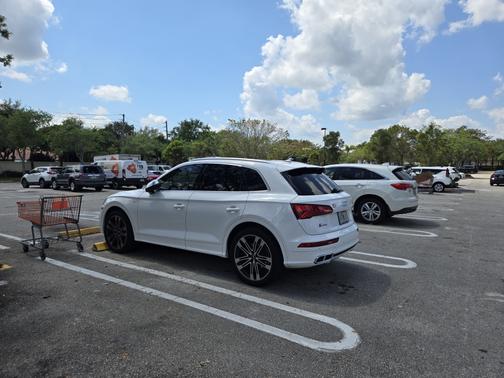 White 2021 Audi Q5 e 55 Premium Plus