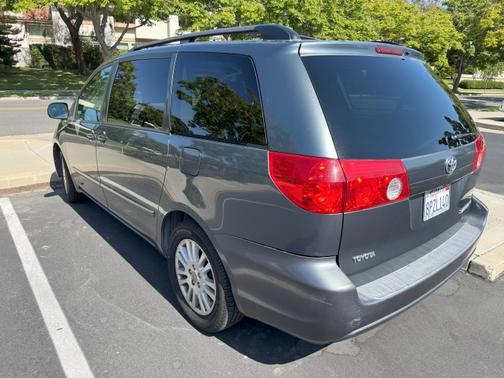 2010 Toyota Sienna LE