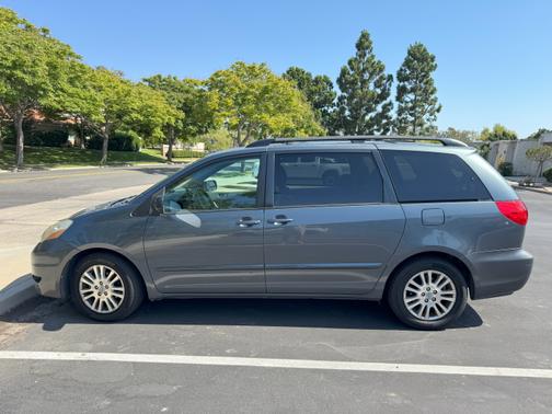 2010 Toyota Sienna LE