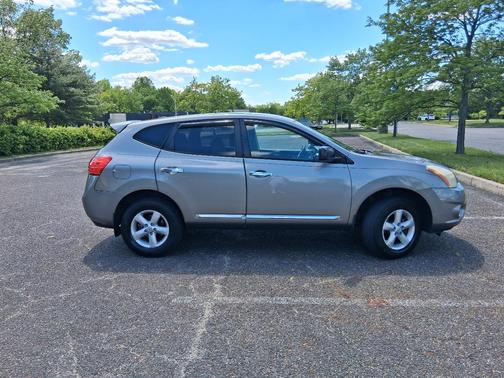 Beige 2012 Nissan Rogue S