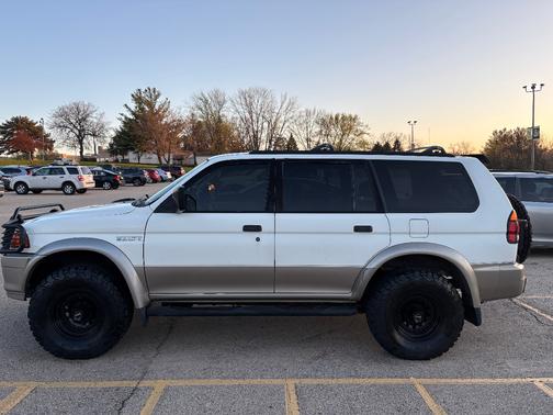 1998 Mitsubishi Montero Sport LS