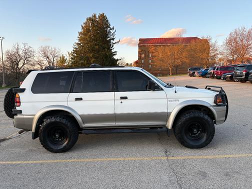 1998 Mitsubishi Montero Sport LS