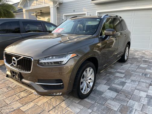 2016 Volvo XC90 T6 Momentum