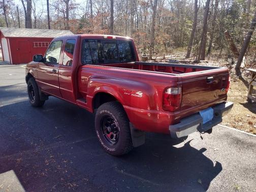 Red 2003 Ford Ranger XLT SuperCab