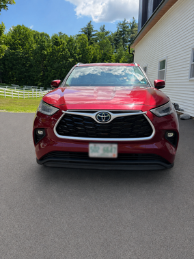 Red 2021 Toyota Highlander Hybrid XLE