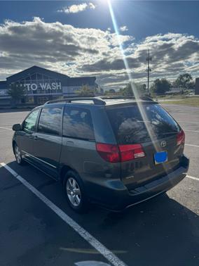 2005 Toyota Sienna LE