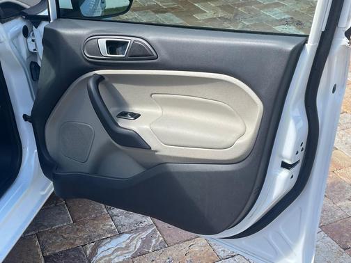 White 2016 Ford Fiesta SE