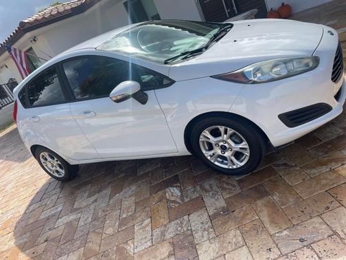 White 2016 Ford Fiesta SE