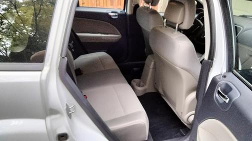 White 2011 Dodge Caliber Mainstreet