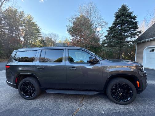 2025 Jeep Wagoneer Series II Carbide