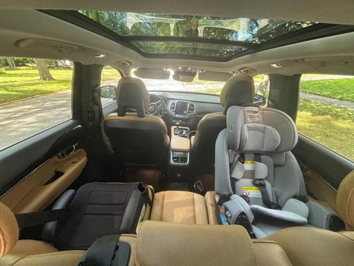 Black 2016 Volvo XC90 T6 Momentum