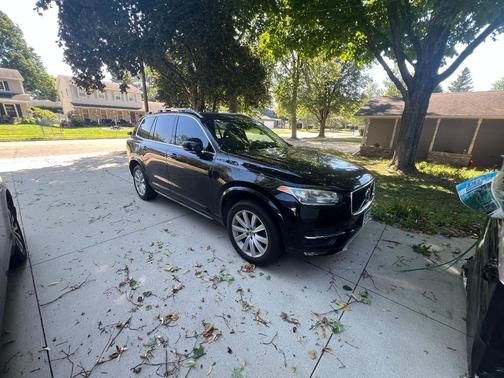 Black 2016 Volvo XC90 T6 Momentum