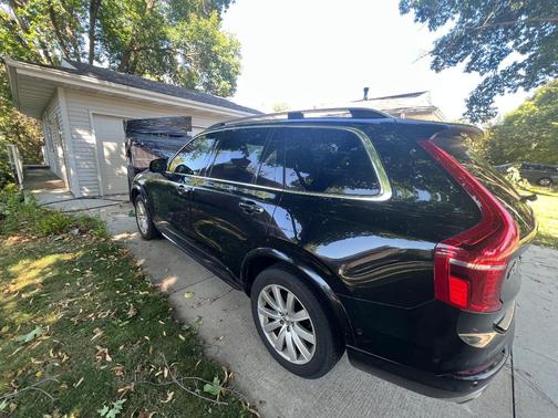 Black 2016 Volvo XC90 T6 Momentum