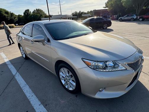 Gold 2014 Lexus ES 300h Base
