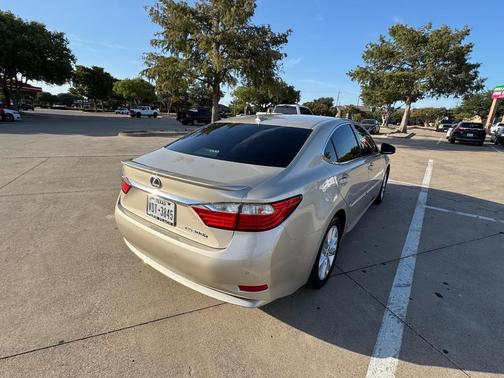 Gold 2014 Lexus ES 300h Base