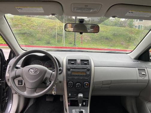 Gray 2009 Toyota Corolla LE