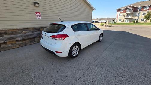 White 2017 Kia Forte5 LX
