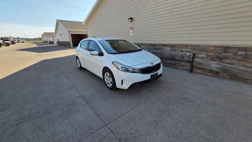 White 2017 Kia Forte5 LX