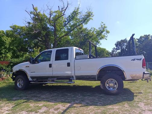 White 2002 Ford F-350 Lariat