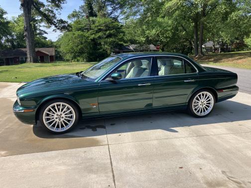 2004 Jaguar XJR Base
