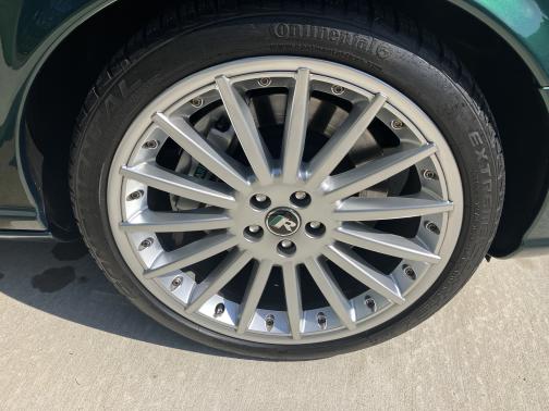 2004 Jaguar XJR Base