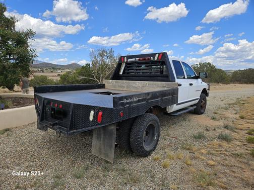 White 2005 Dodge Ram 3500 Laramie Quad Cab DRW
