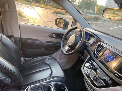 2020 Chrysler Voyager LXI