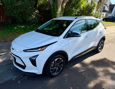 White 2023 Chevrolet Bolt EUV Premier