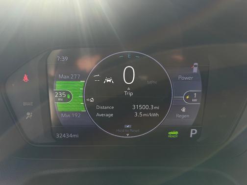 White 2023 Chevrolet Bolt EUV Premier