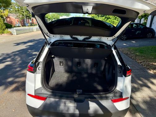 White 2023 Chevrolet Bolt EUV Premier