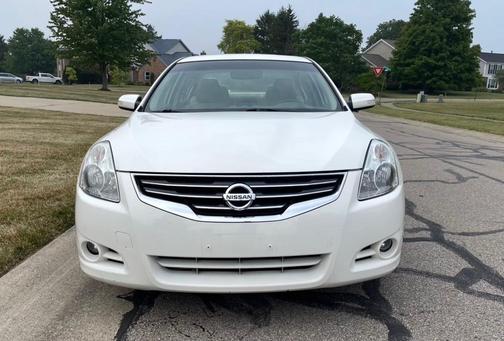 White 2012 Nissan Altima 3.5 SR