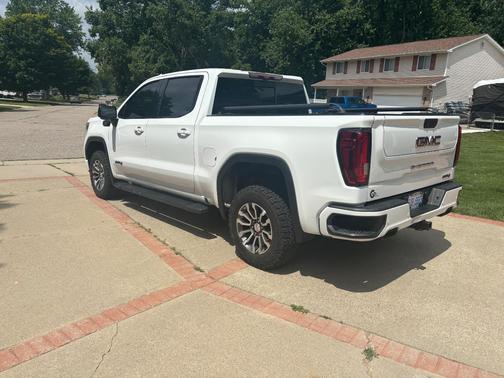 White 2020 GMC Sierra 1500 AT4